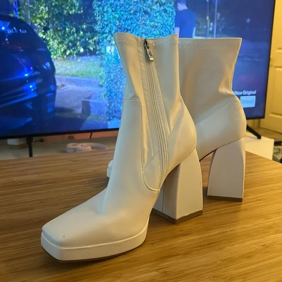 Princess Polly - Picture 1 of 2